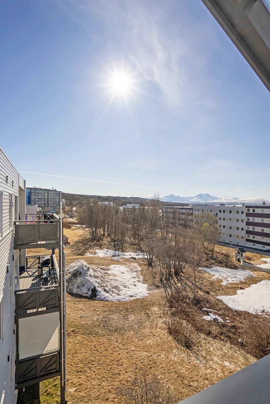 Med busstoppet Ørnevegen kun ett minutts gange unna, er logistikken enkel til både sentrum og UiT/UNN. Galleribilde
