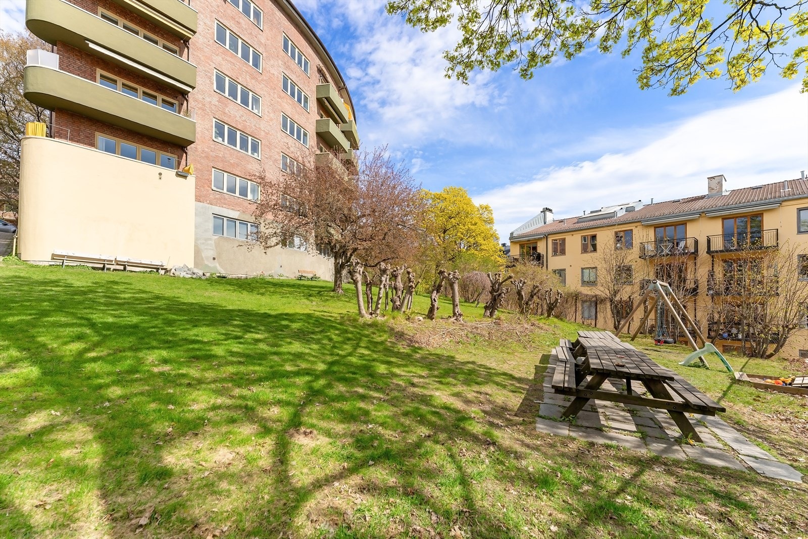 Meget hyggelig bakhage med sittegruppe! Galleribilde