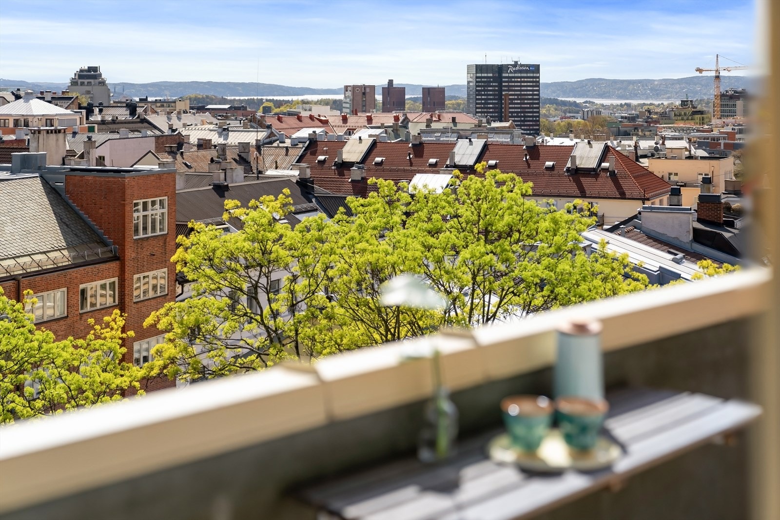 Doblougløkka ligger på en høyde, noe som bidrar til et flott utsyn og tilnærmet ingen innsyn. Galleribilde