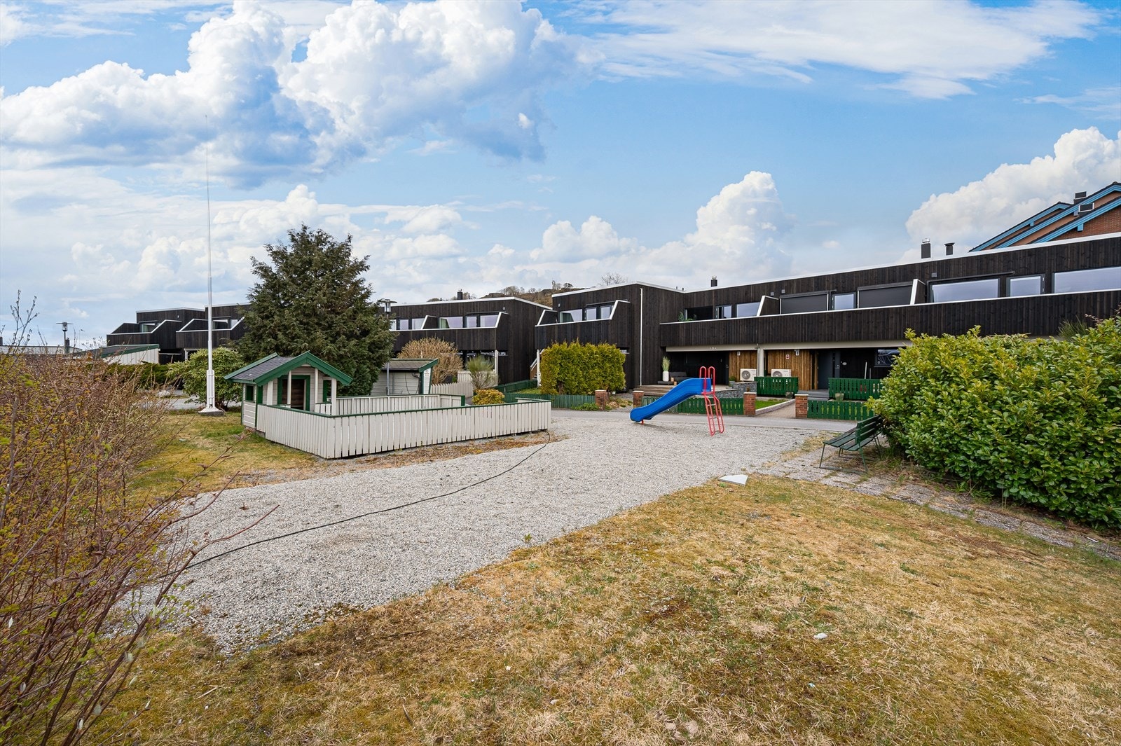 - Koselig felles uteplass rett utenfor egen bolig - Galleribilde