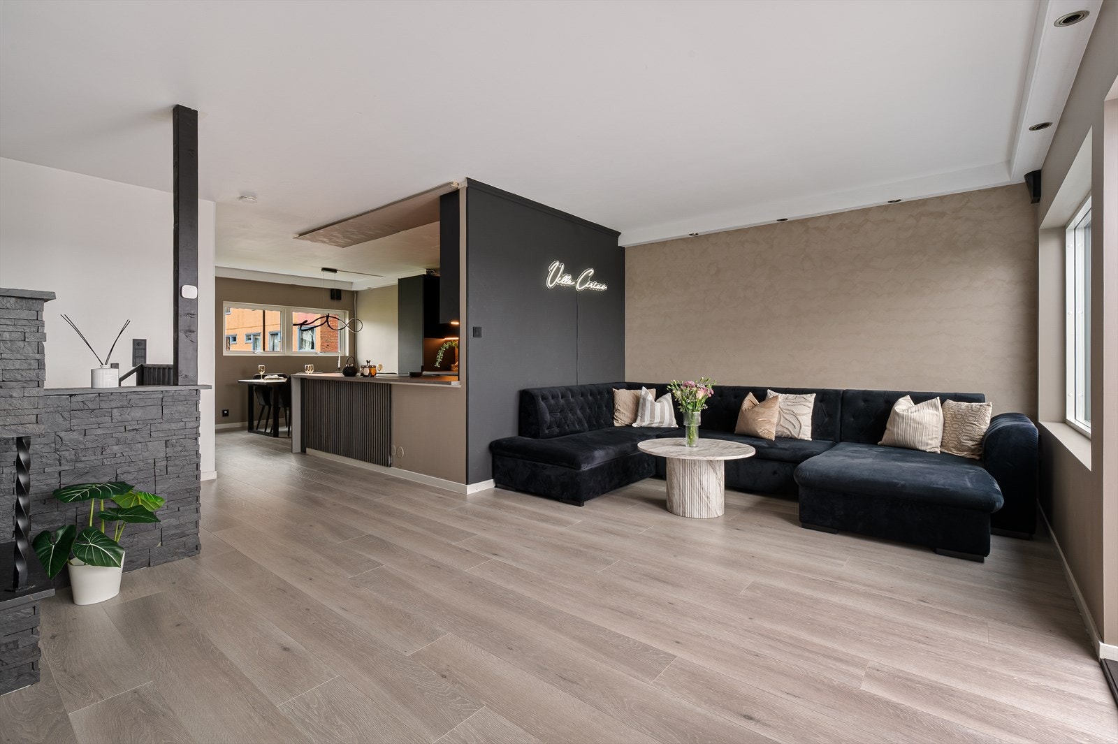 - Stuen måler 19,3 m² - Galleribilde