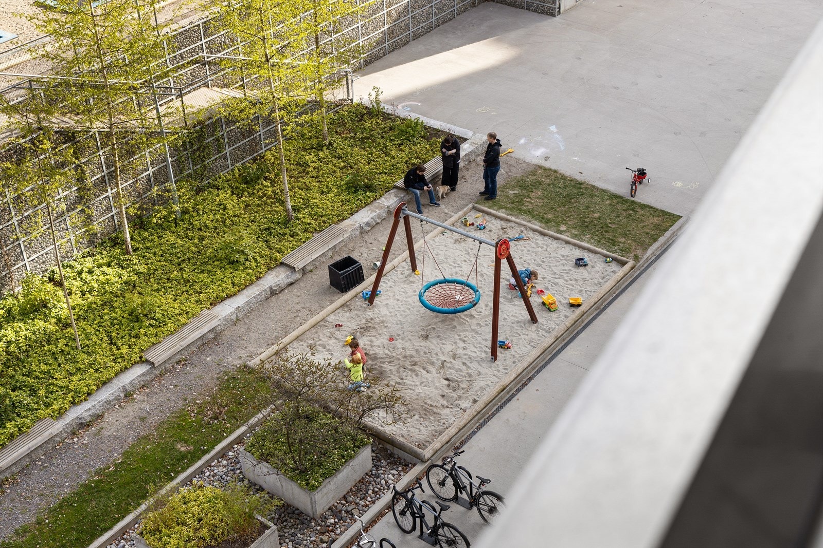 Borettslaget har fine fellesareal og lekeplass for de små. Galleribilde