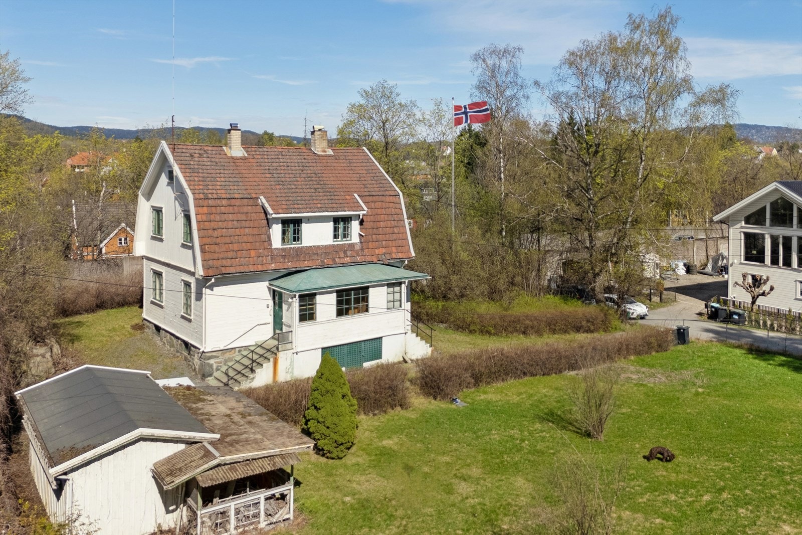 Velkommen til Myrvollveien 1 - En klassisk Villa fra 1910-tallet med stor tomt på hele 1789 kvm Galleribilde