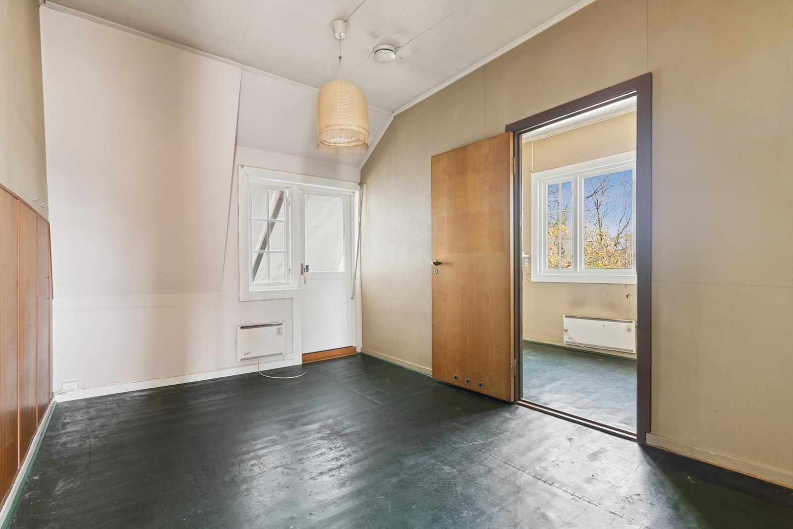 Opprinnelig et stort soverom som er skilt med lettvegg, for å lage to soverom. Galleribilde