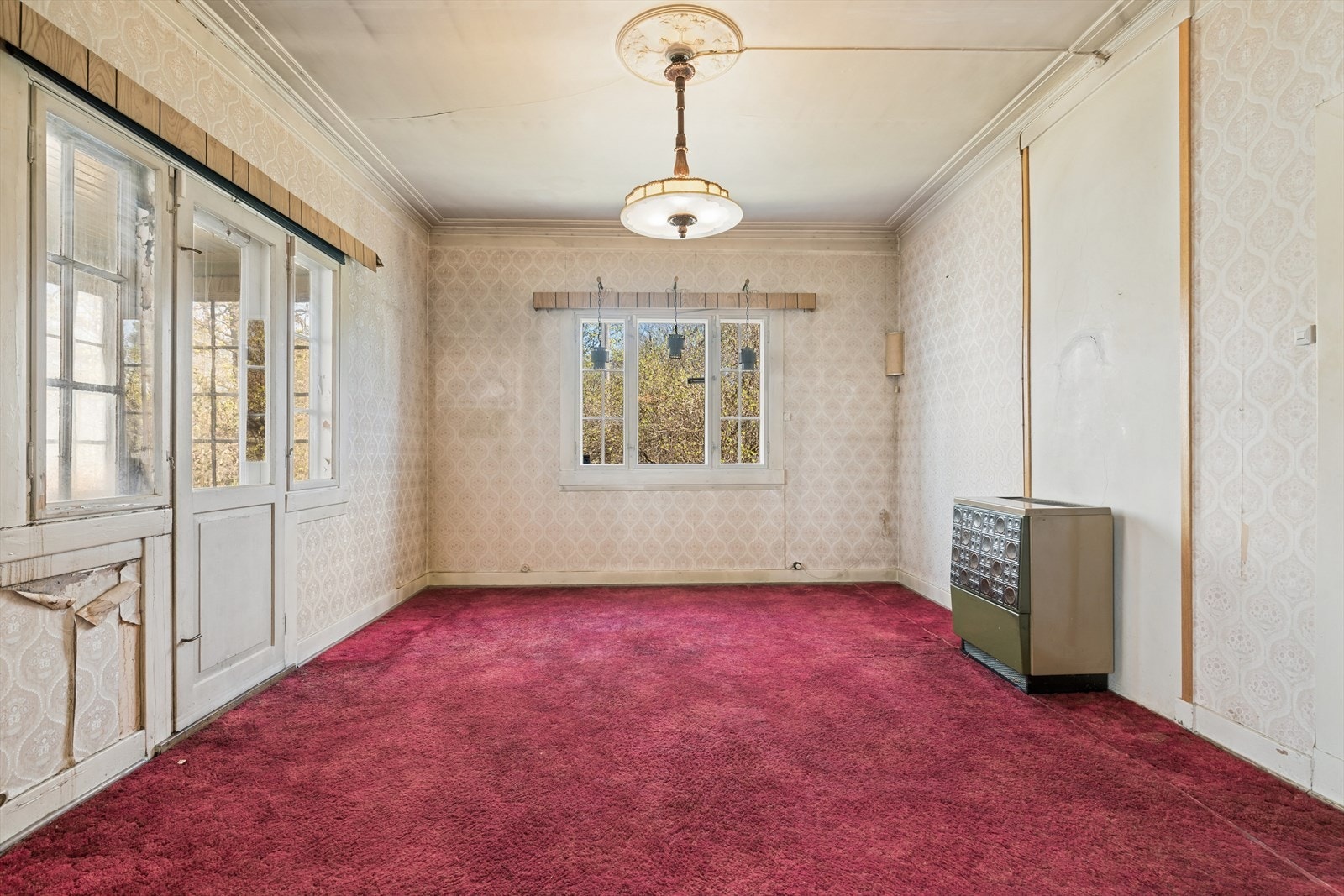 Fra stuen har du utgang til vinterhage, og videre ut til hagen. Galleribilde