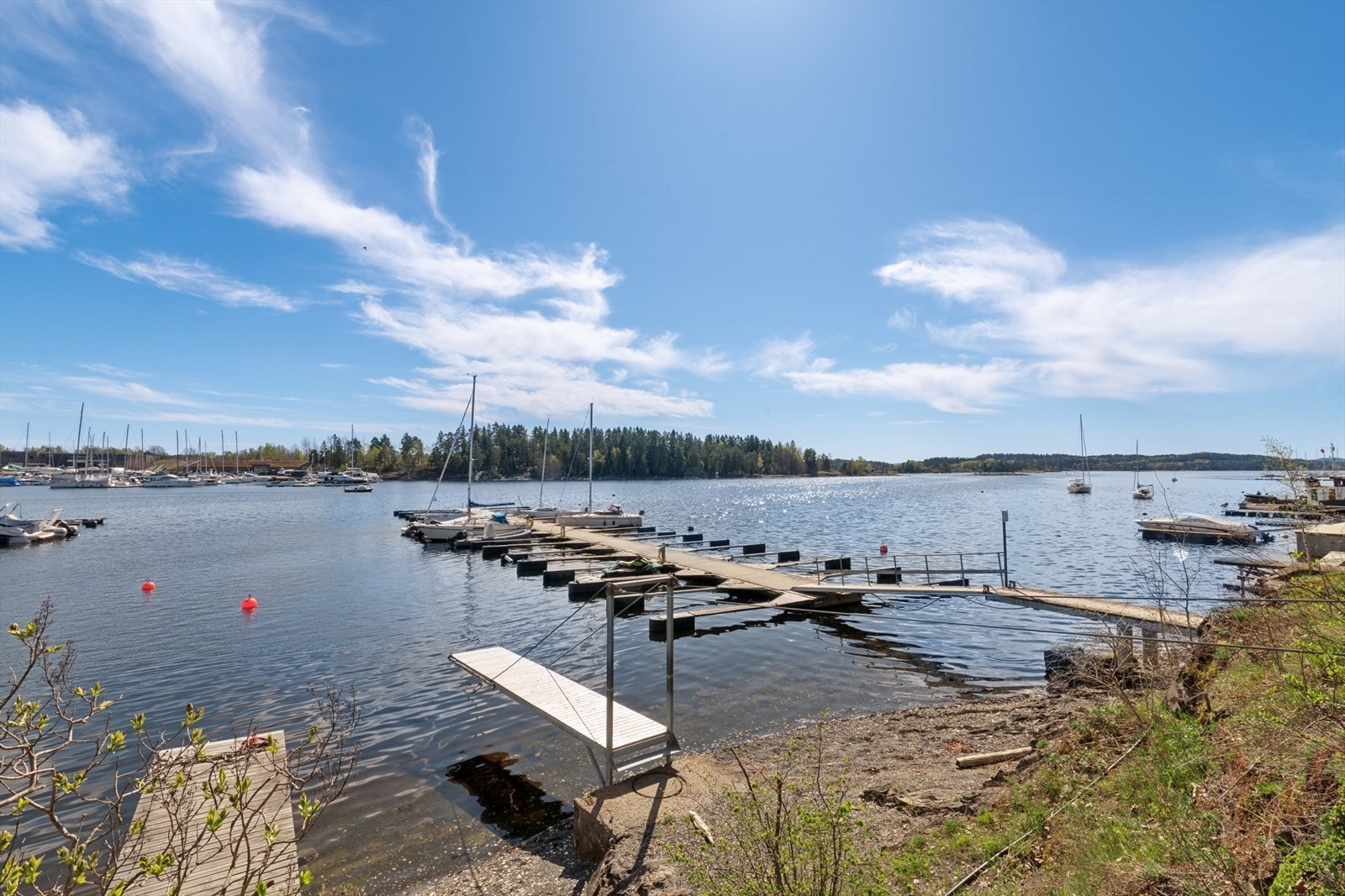 Idyllisk skjærgård i det du kaster loss. Galleribilde