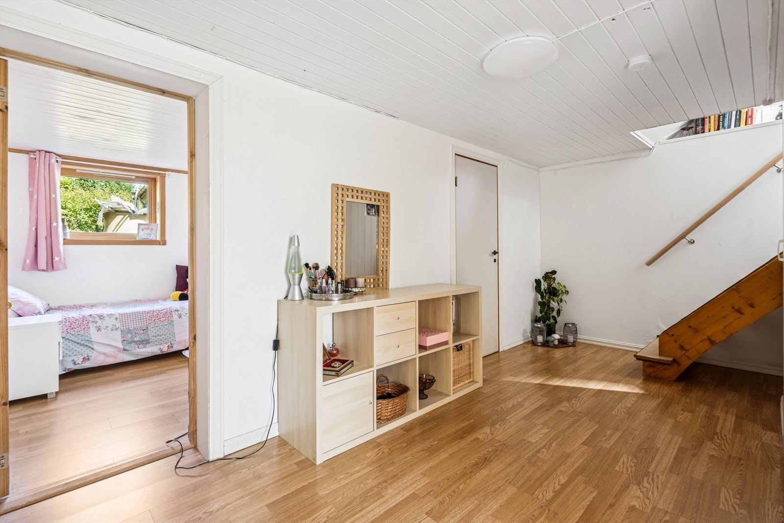 Gangen i kjelleretasjen hvor du enkelt har adkomst til soverom og bad Galleribilde