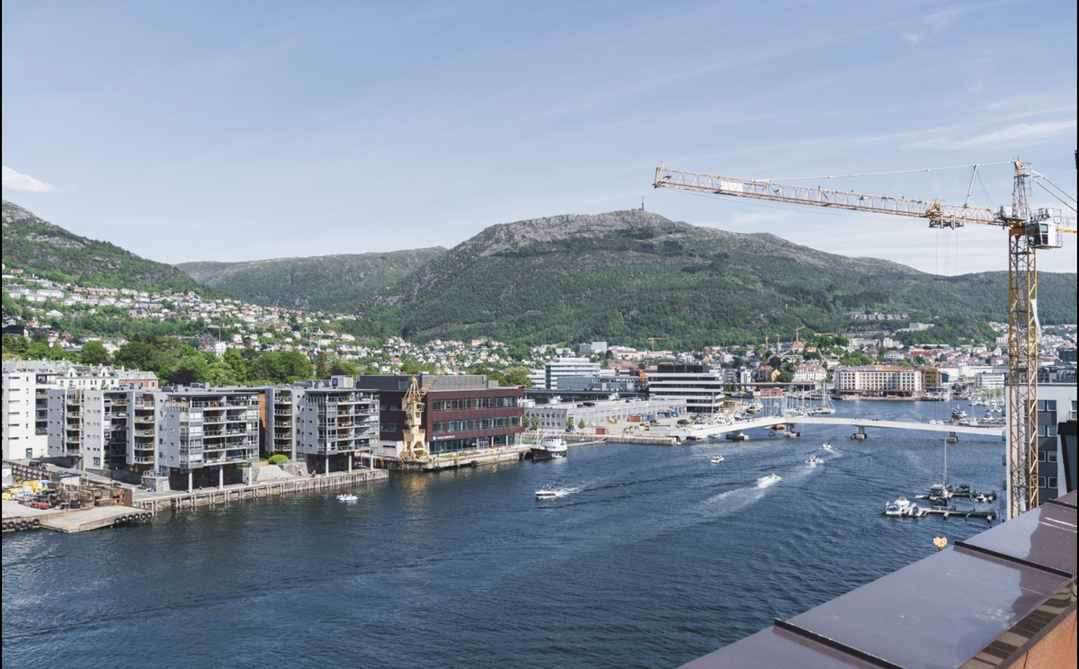 Fra takterassen har du utsikt over Damsgårdsundet og Ulriken til høyre Galleribilde
