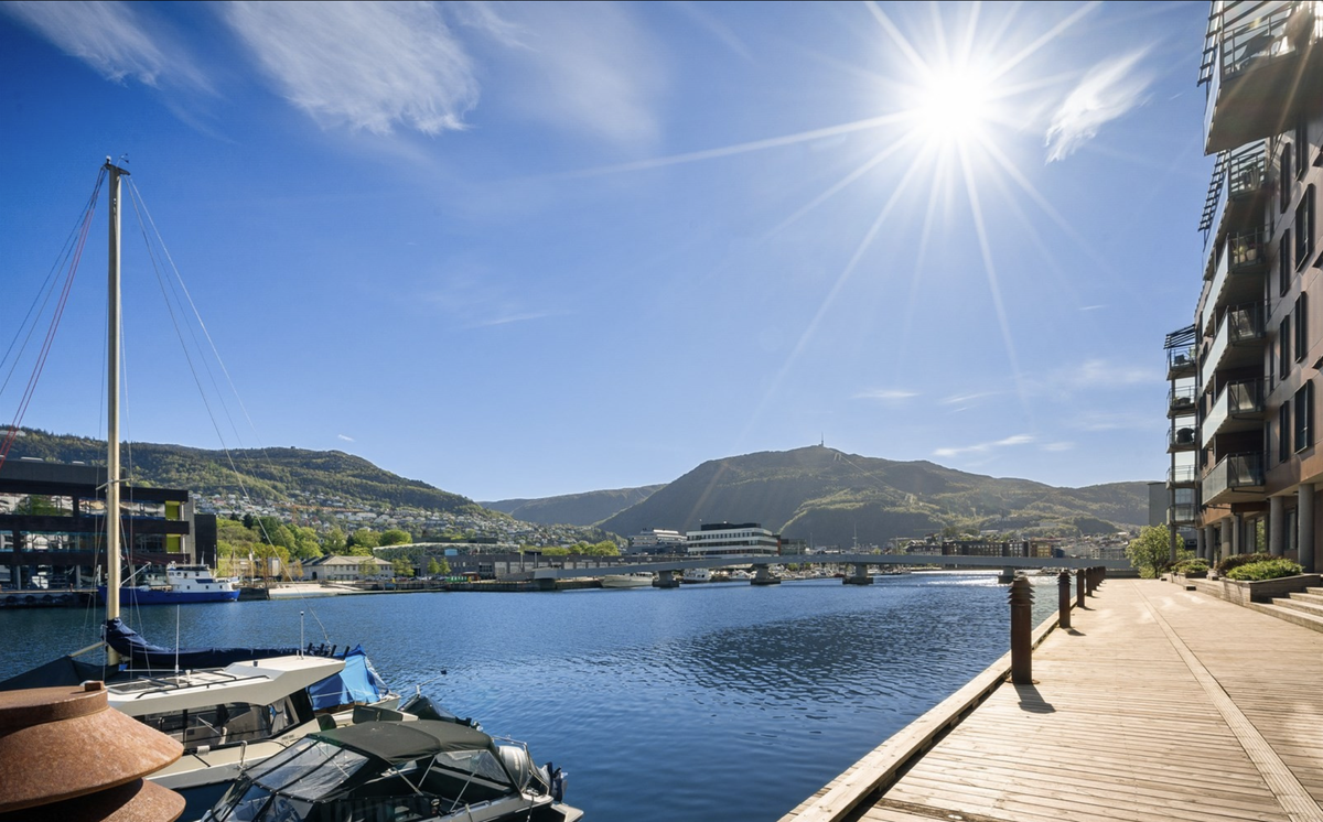 Beliggenheten er perfekt med Småpudden som gjør at du kan spasere til Bergen sentrum. Galleribilde