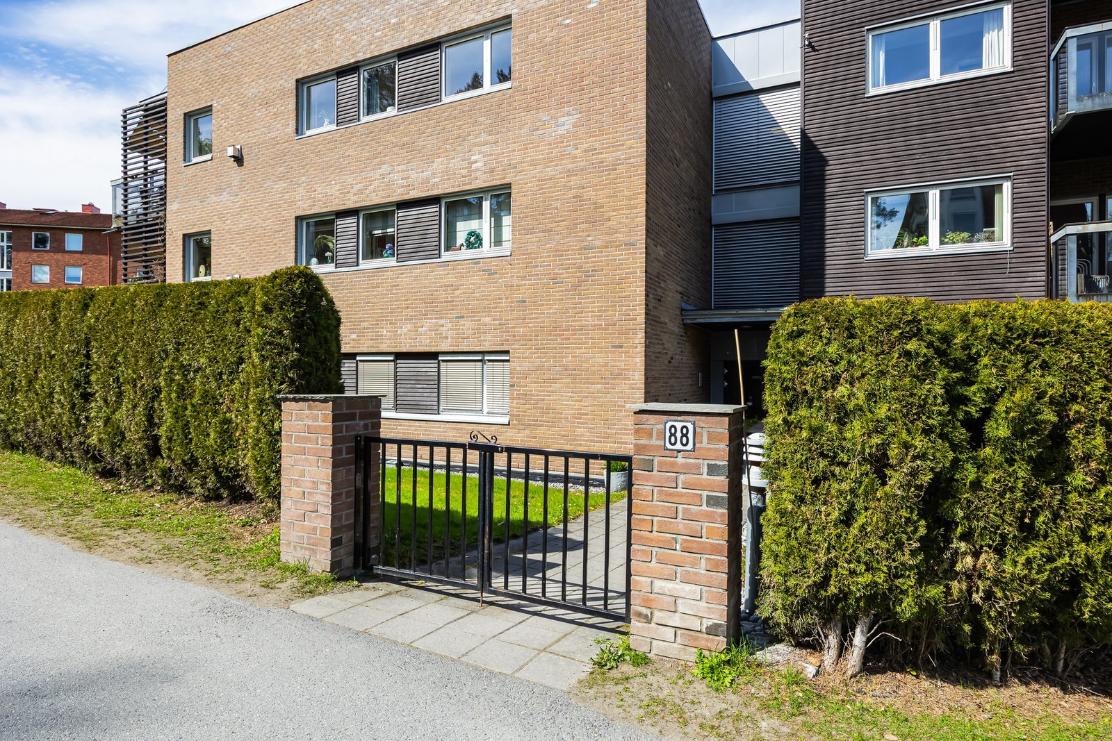Portinngang. Galleribilde