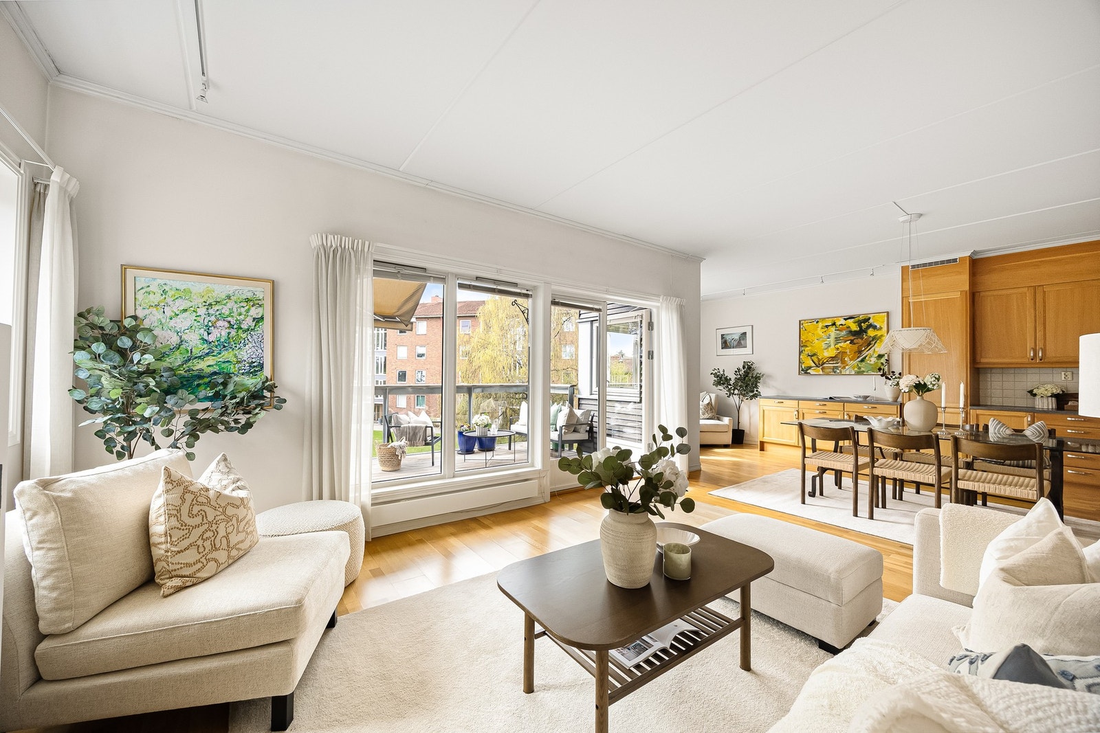 Leilighet ligger i en nyere boligblokk fra 2007, og holder en gjennomgående god standard både innvendig og utvendig. Galleribilde