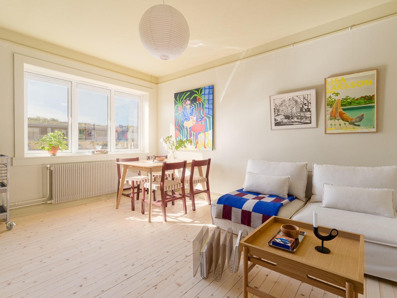 Harmoniske fargetoner og en herlig atmosfære. Blir du ikke begeistret for denne leiligheten så vet ikke jeg! Foto: Tommy Larsen. Galleribilde