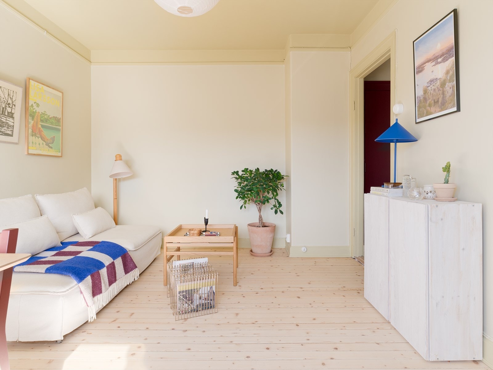 Her får du den perfekte kombinasjonen av forrige århundrets sjarm, romslighet og vakre former som møter moderne utførelse og design på en glimrende måte. Galleribilde