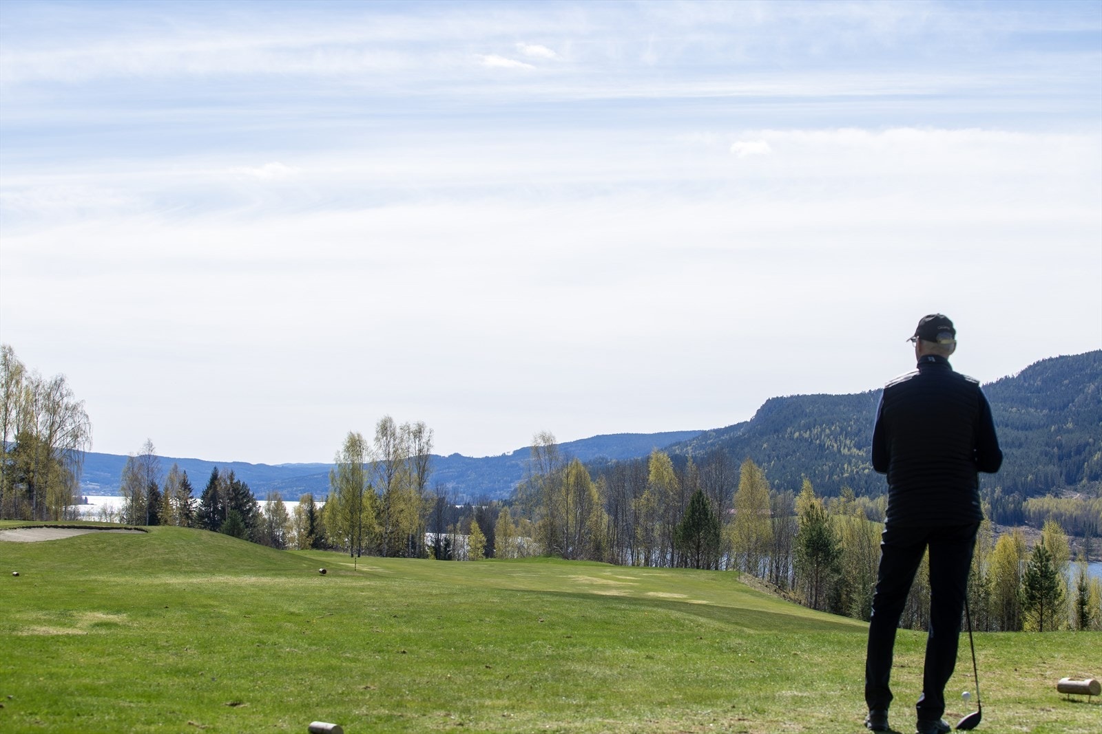 Randsfjorden Golfklubb ligger en kort kjøretur fra eiendommen og byr på en vakker og variert 18-hulls golfbane Galleribilde
