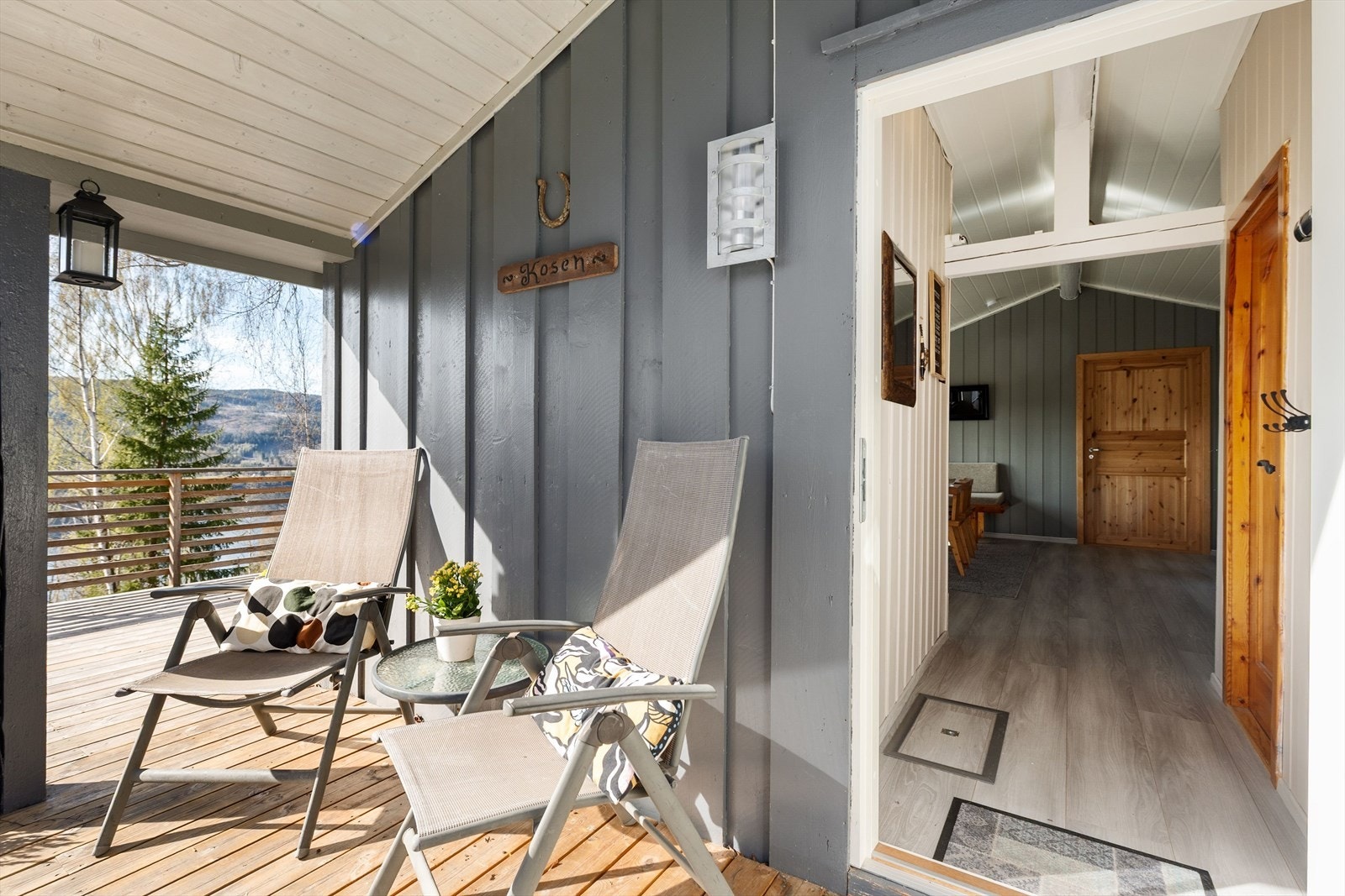 Velkommen inn i hytta - med det svært passende navnet Kosen . Galleribilde