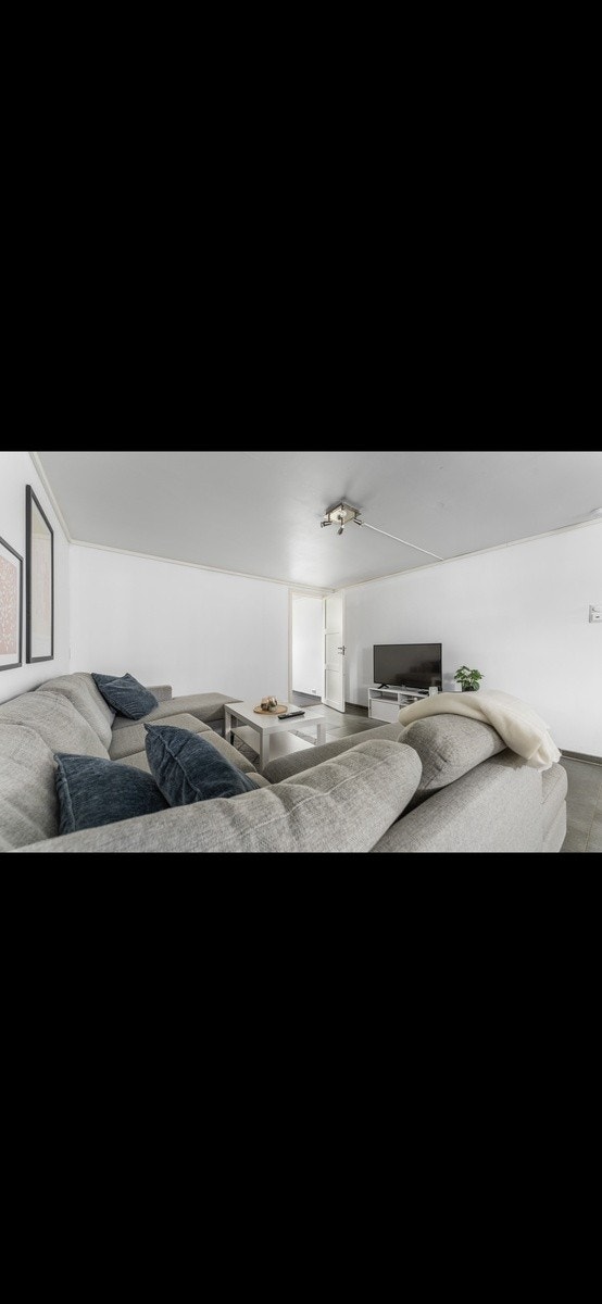 Avslappende stue med TV og behagelig sofa! Galleribilde