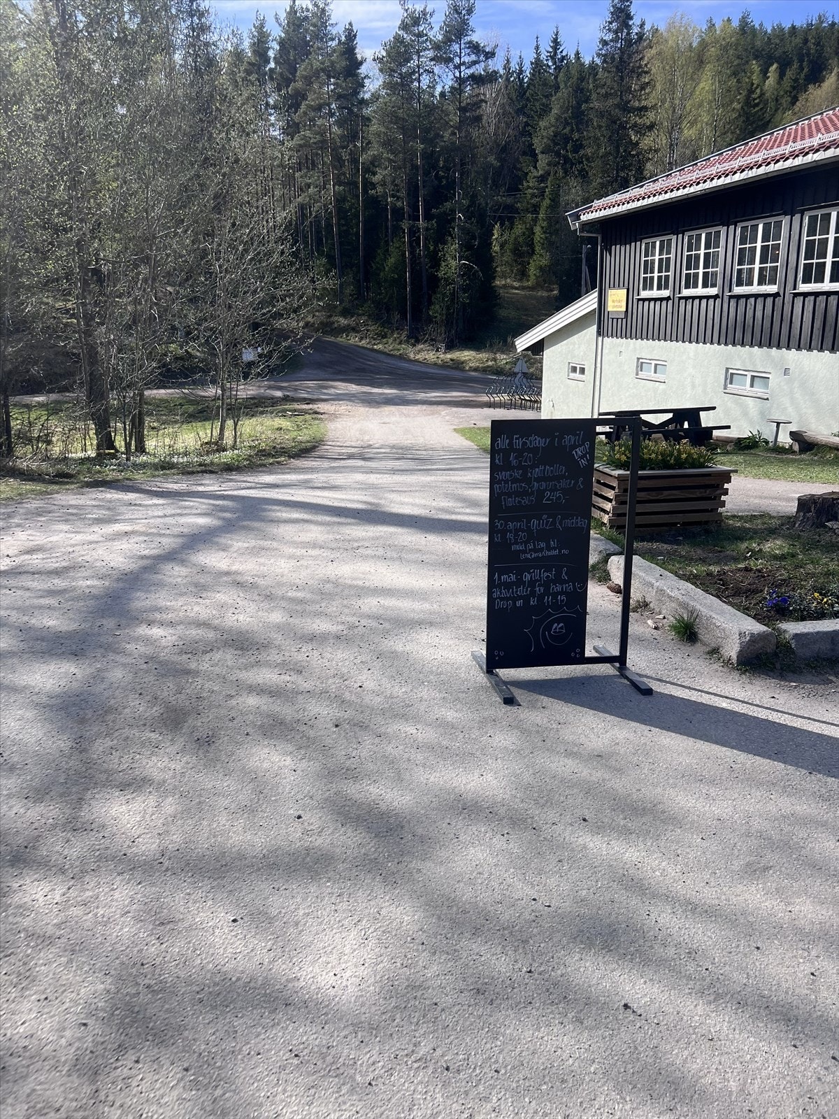Mariholtet er en fantastisk destinasjon for de turglade, her kan hele familien stoppe for litt påfyll, både sommer og vinter. Galleribilde