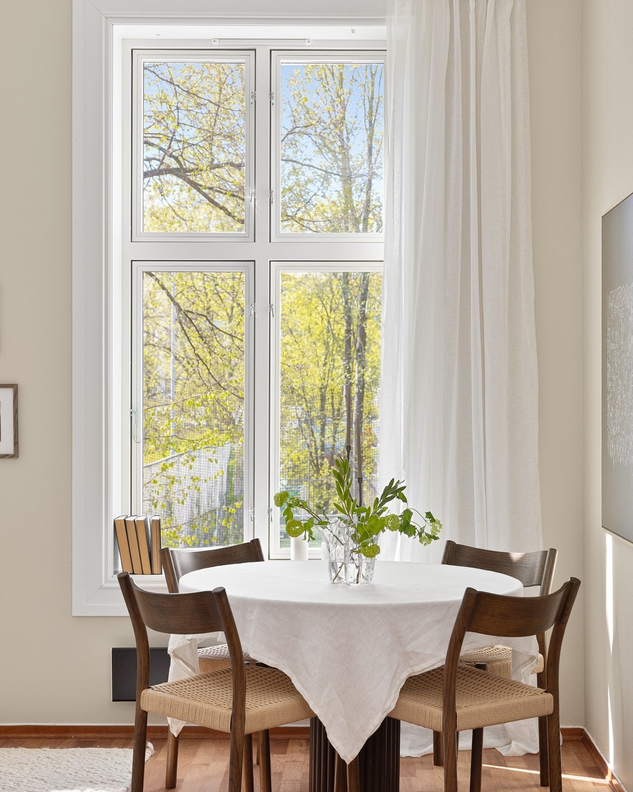 Leiligheten har en gjennomgående og fleksibel planløsning, samt luftige rom og generøs takhøyde. Galleribilde