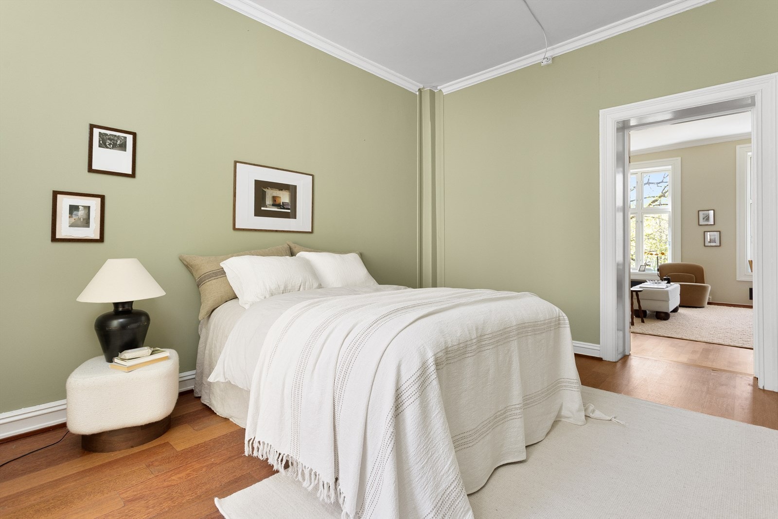 Soverommet har god plass til dobbetlseng, nattbord og garderobe. Galleribilde