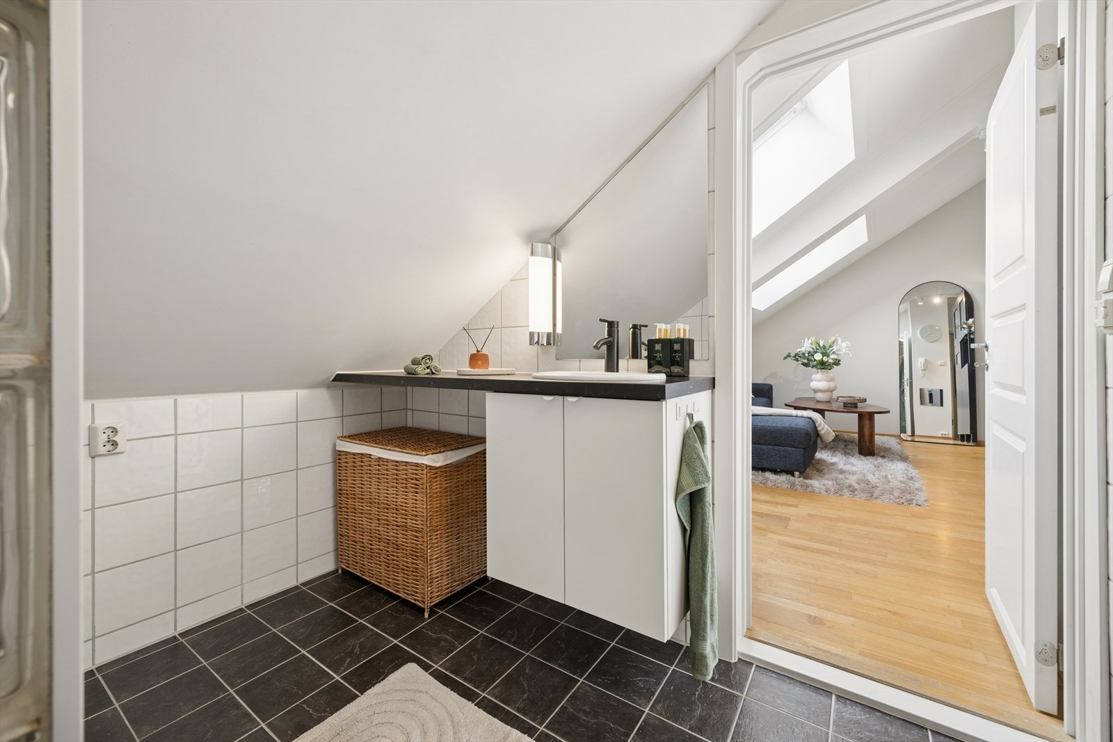 Kombimaskinen på badet medfølger salget. Galleribilde
