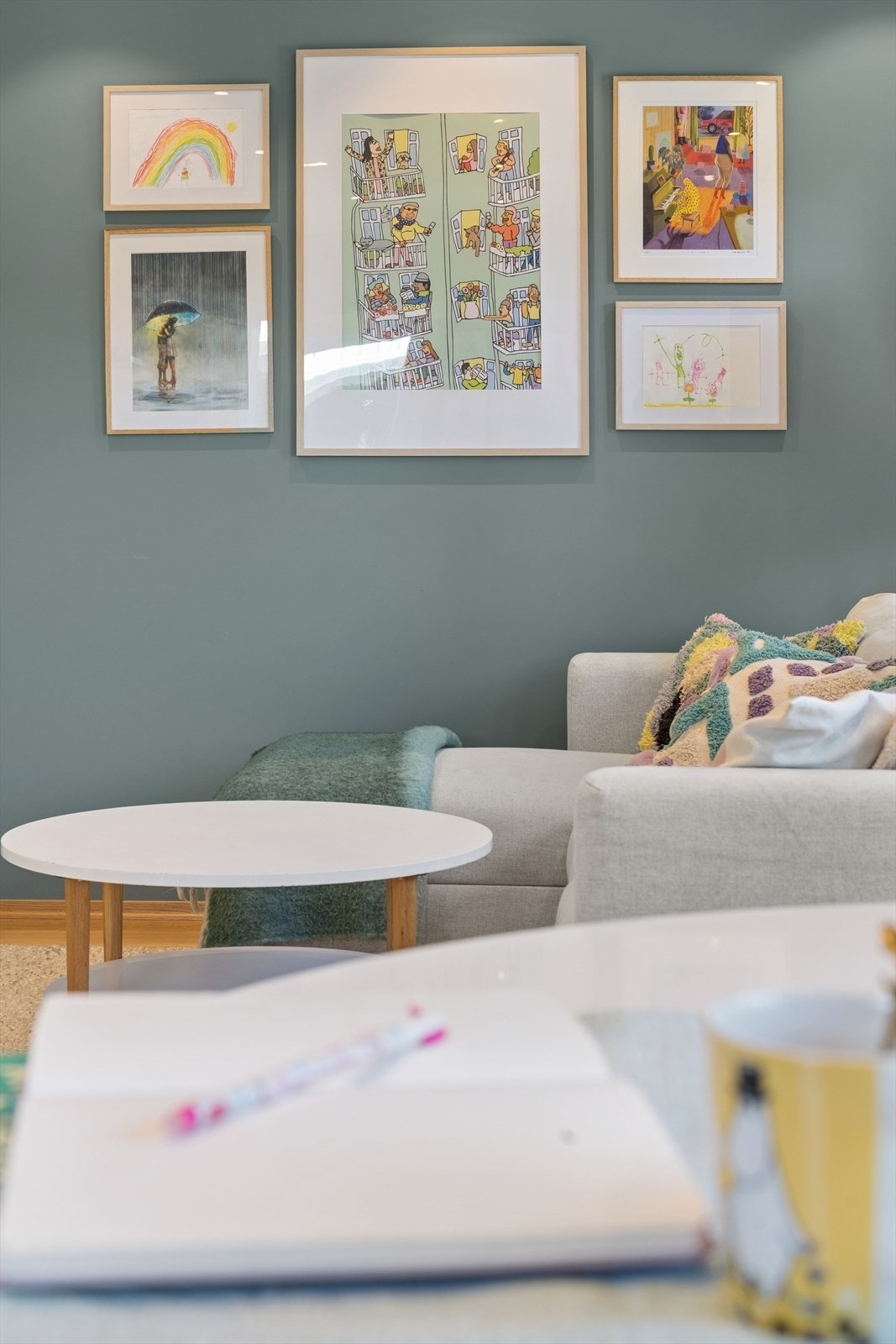 De gjennomgående fargene gir en lun og varm stemning i hele huset. Galleribilde
