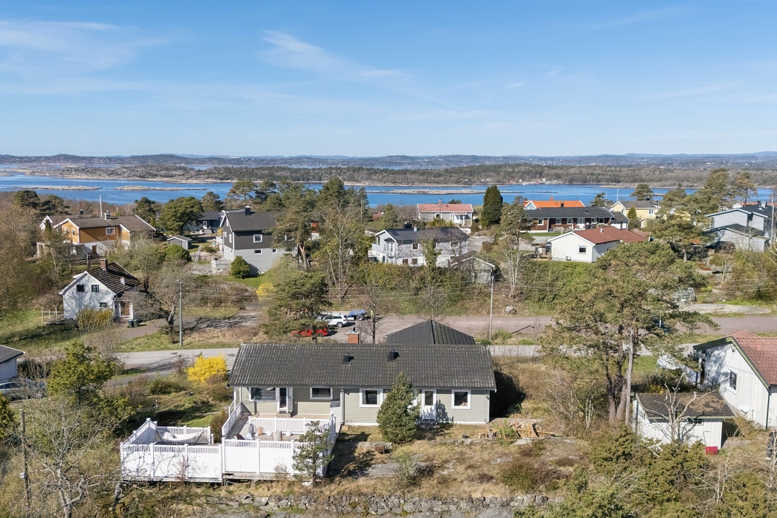 Eiendommen ligger i et etablert boligområde i Færder kommune. Galleribilde