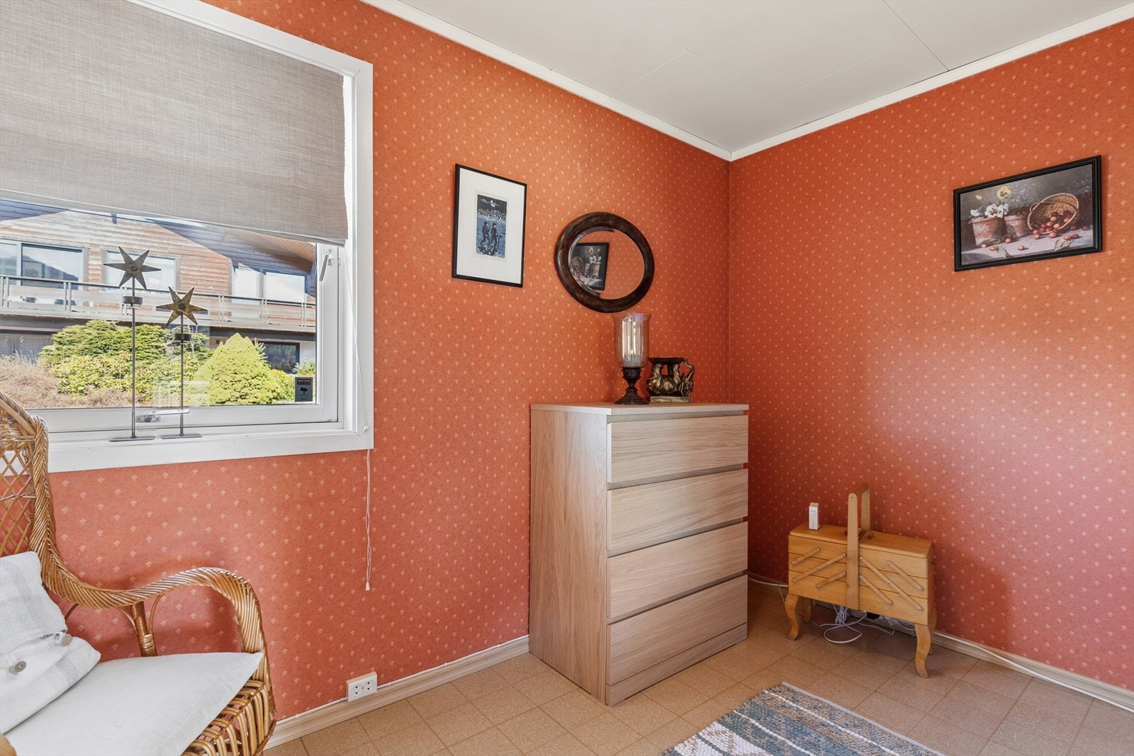 Det andre soverommet i etasjen egner seg godt som barnerom eller kontor. Galleribilde