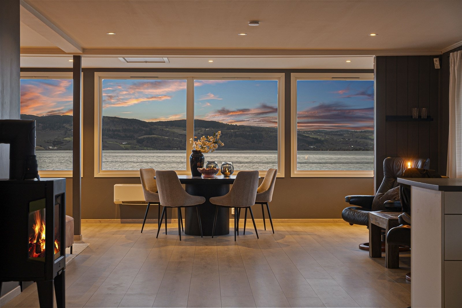 Her får du en fantastisk utsikt utover fjorden, Gaulosen og over til Leinstrand! Galleribilde