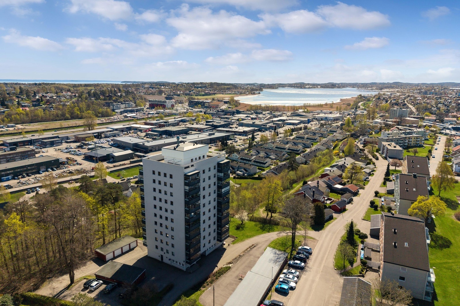 Dette er en velholdt og fin 3-roms andelsleilighet i syvende etasje med heis Galleribilde