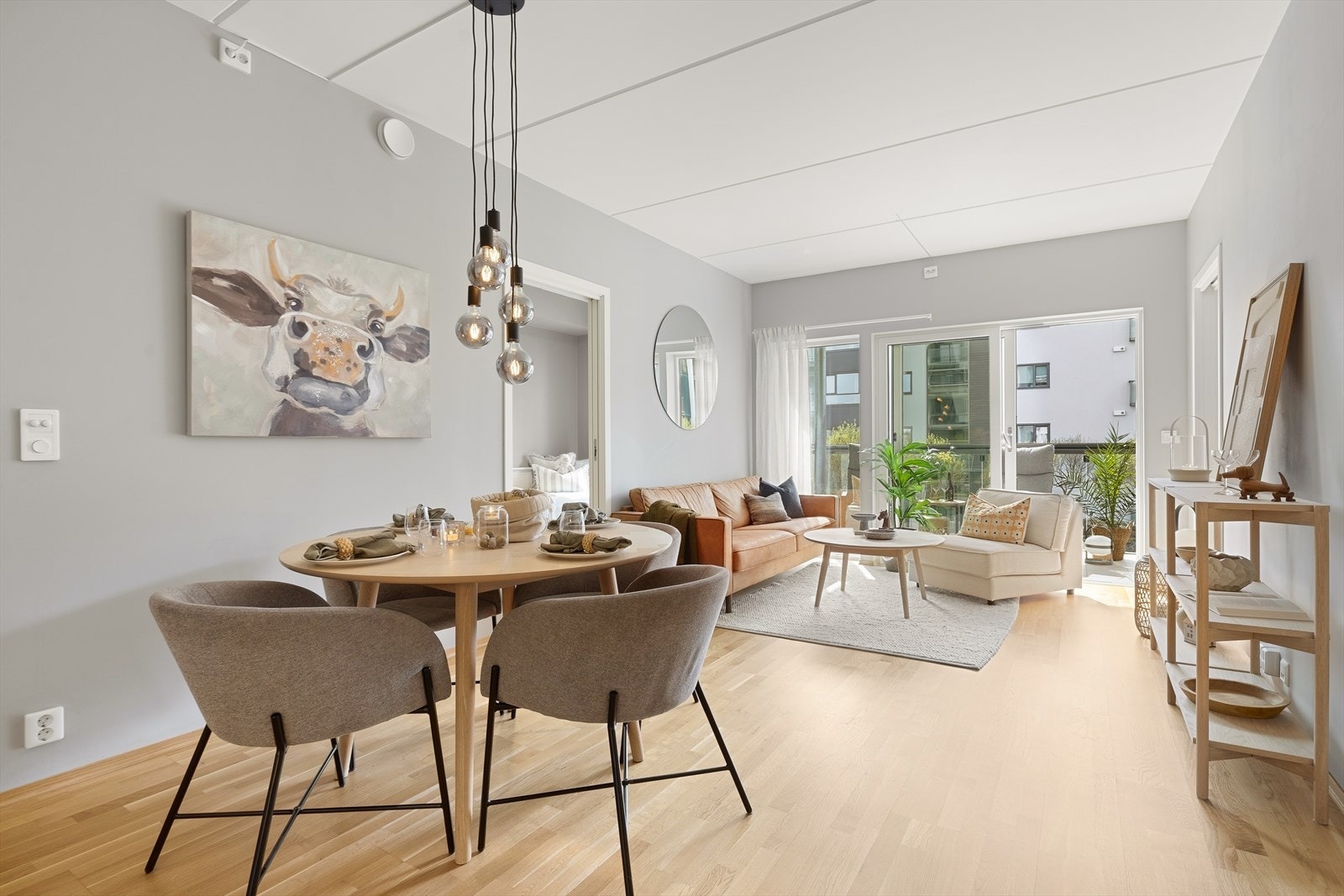 Takstmann har tatt en vurdering av boligens standard i forbindelse med salget, og har gitt alle punkter tilstandsgrad 1 i rapport. Dette sikrer en trygg og forutsigbar handel hvor en ny eier kan flytte rett inn. Galleribilde