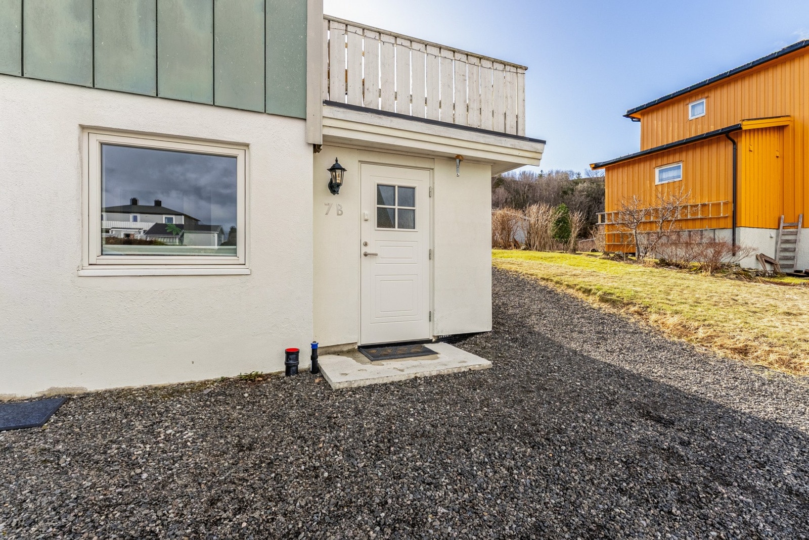Eget inngangsparti til leilighet 7B i første etasje. Galleribilde