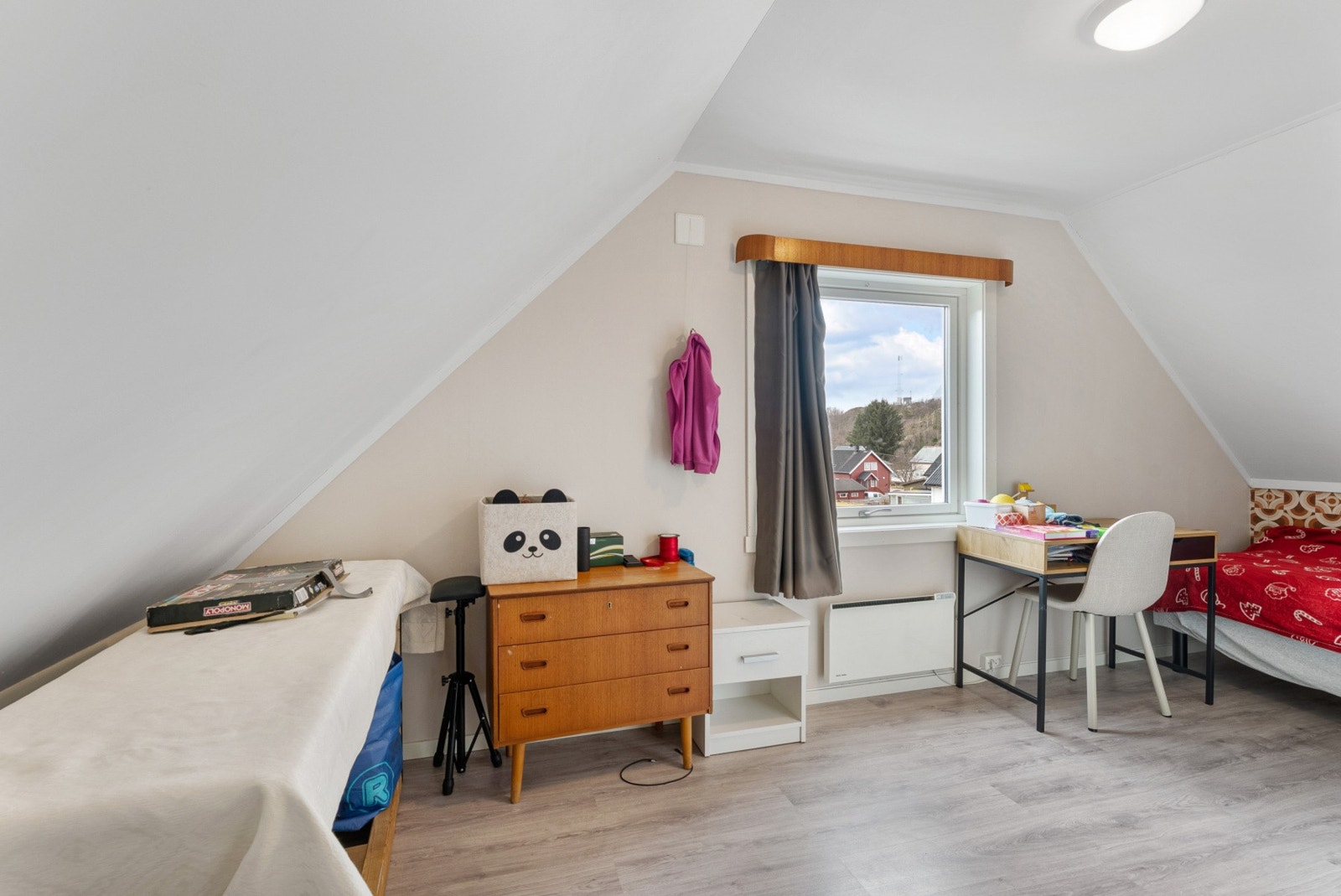 Et rom som egner seg godt som barnerom eller kontor. Galleribilde