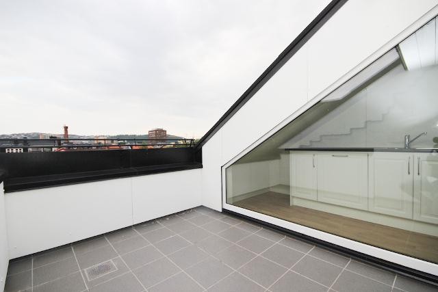 Privat takterrasse med utsikt over byen. Galleribilde