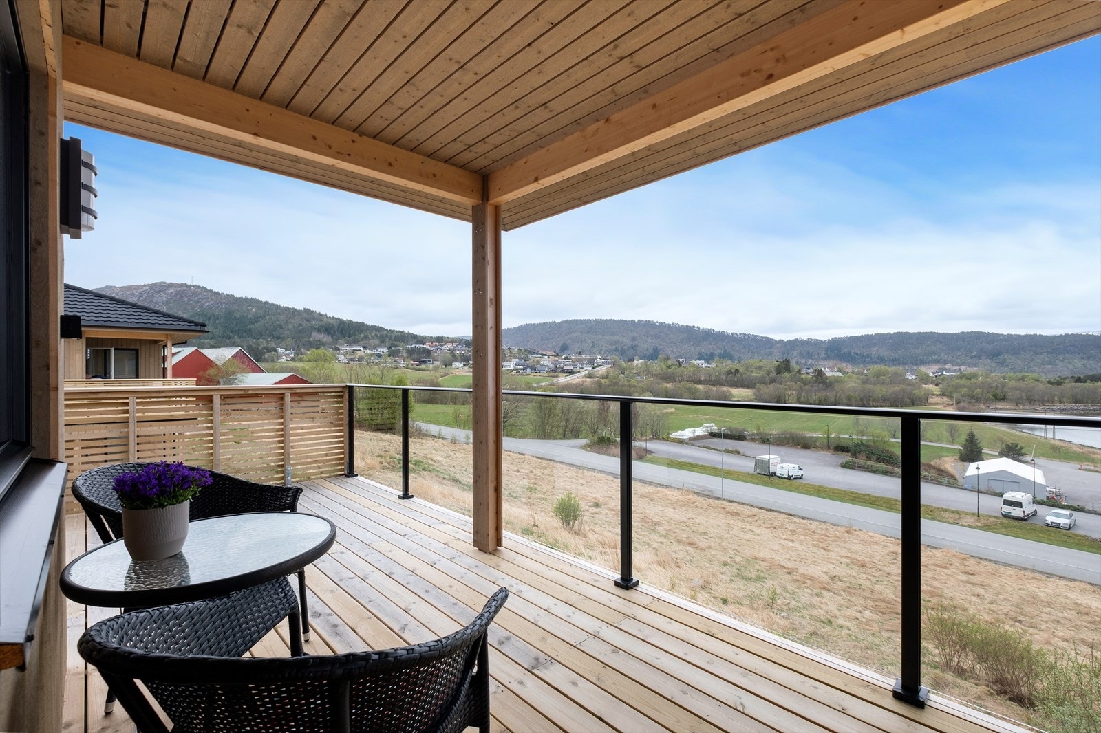 Sørvendt veranda på ca. 20 m². Galleribilde