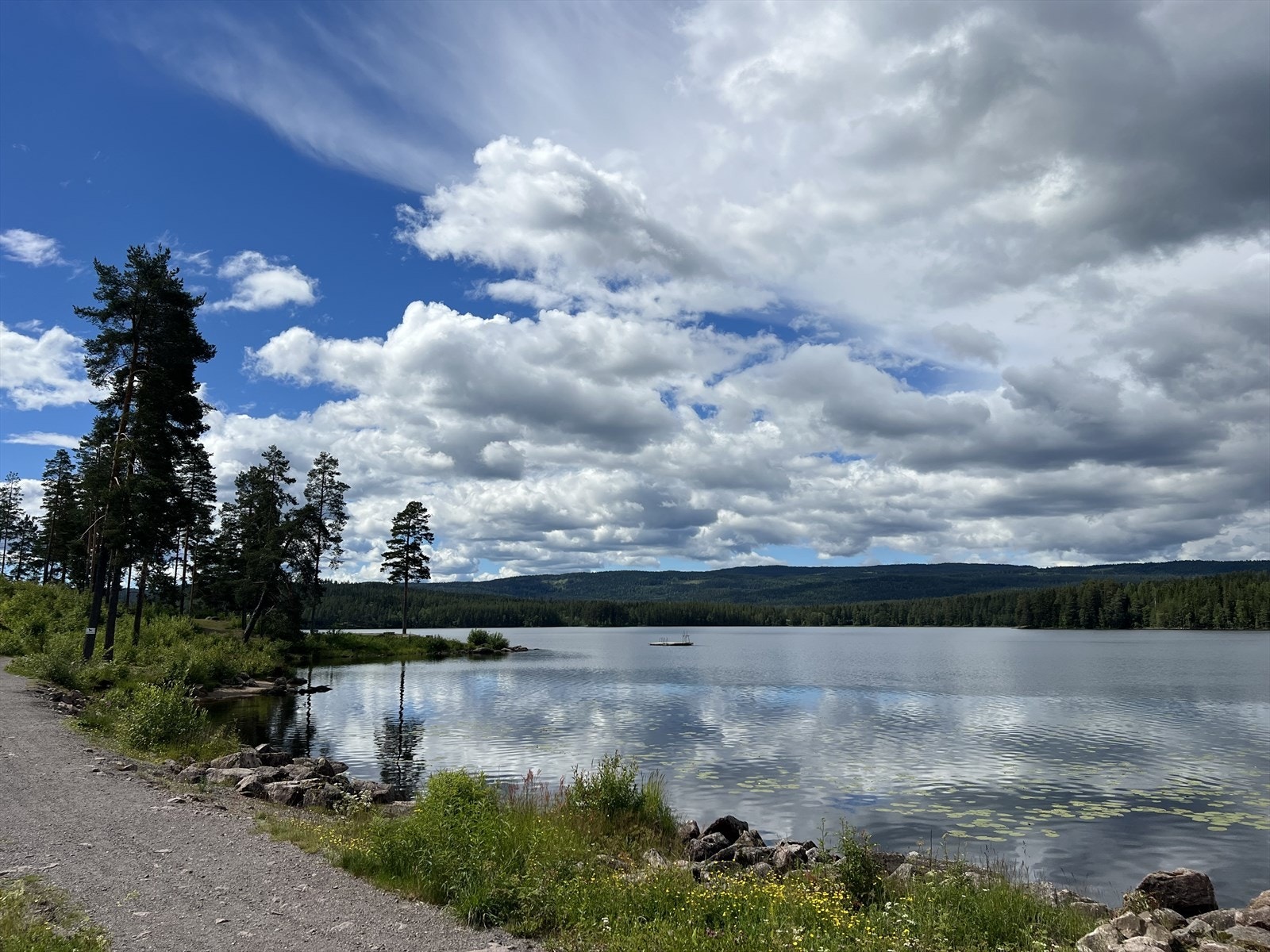 Stranda ligger en snau kilometer unna. Her bades det året rundt! Galleribilde