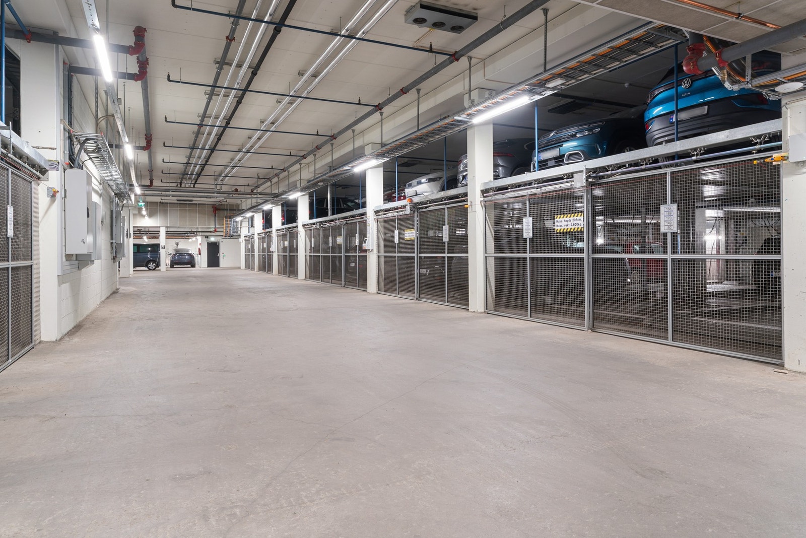 Boligen disponerer en garasjeplass med el-bil lader i felles garasjekjeller. Galleribilde