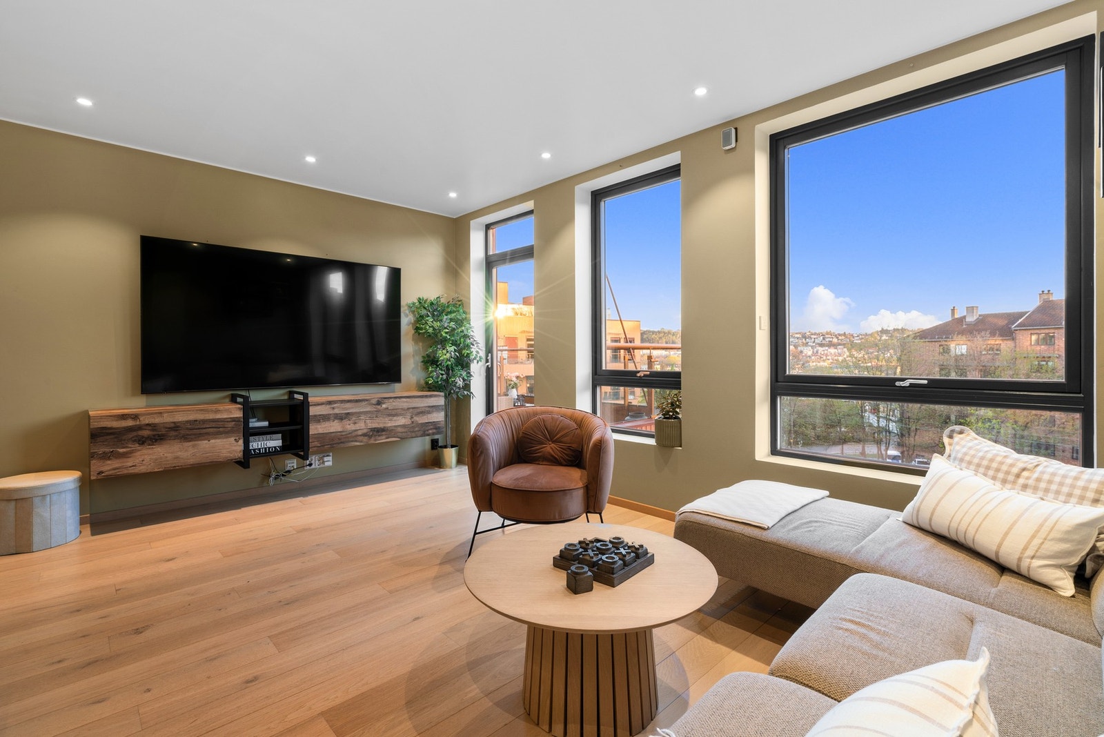 Downlights og speilbelysning skaper en lun stemning Galleribilde