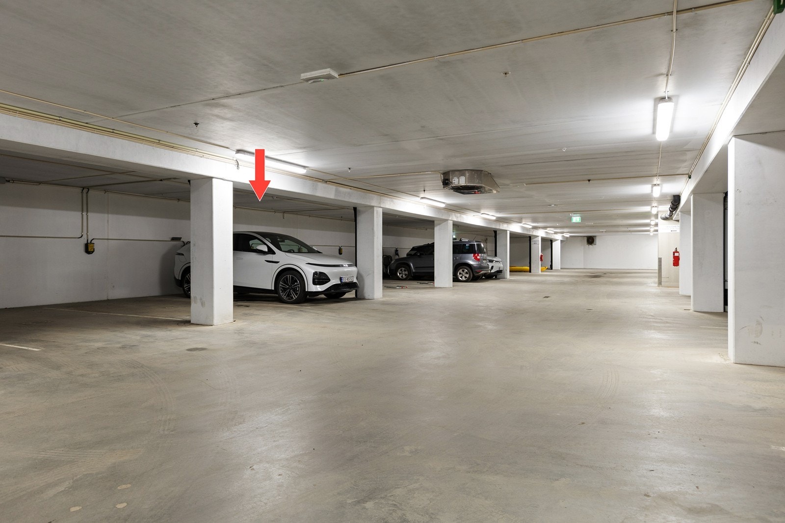 Leiligheten har to parkeringsplasser. Galleribilde