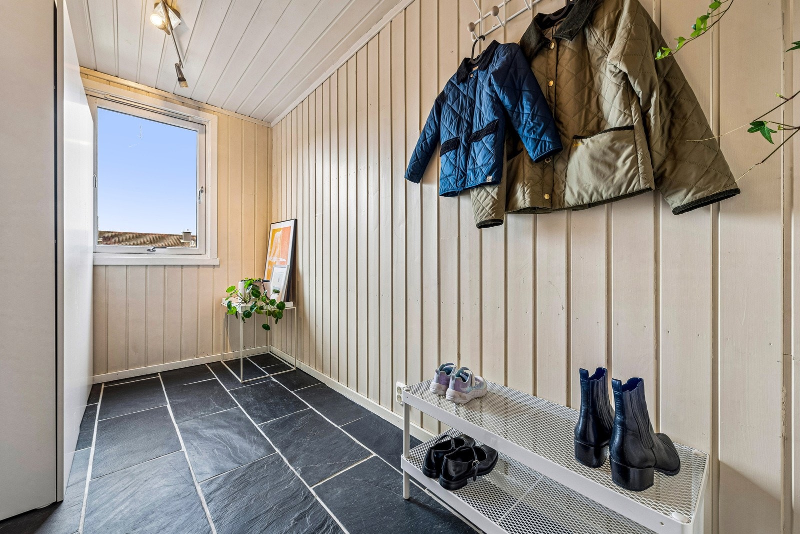 Innredet rom som selger i dag benytter som garderobe. Kan også benyttes som soverom hvis det er behov for det. Galleribilde