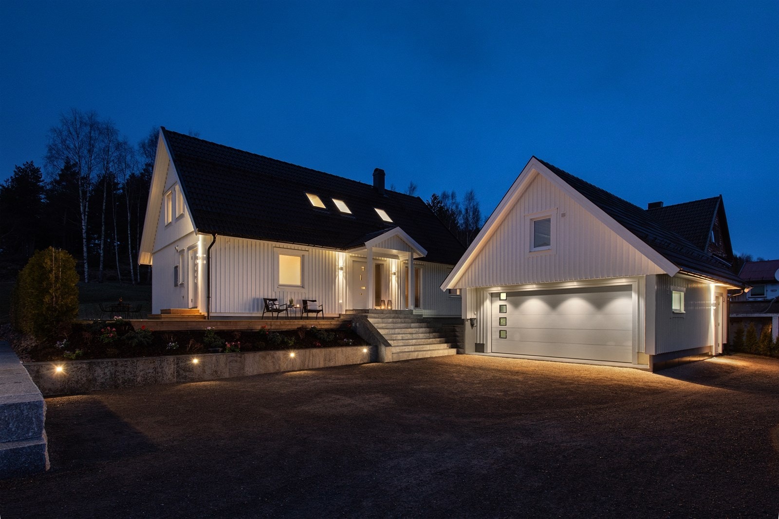 Tina Ulseth Myrvang i EiendomsMegler1 har gleden av å ønske velkommen til Bjønndalsveien 7, en påkostet og attraktiv enebolig innerst i en rolig blindvei, rett ved marka (Foto: Hege Lehren) Galleribilde