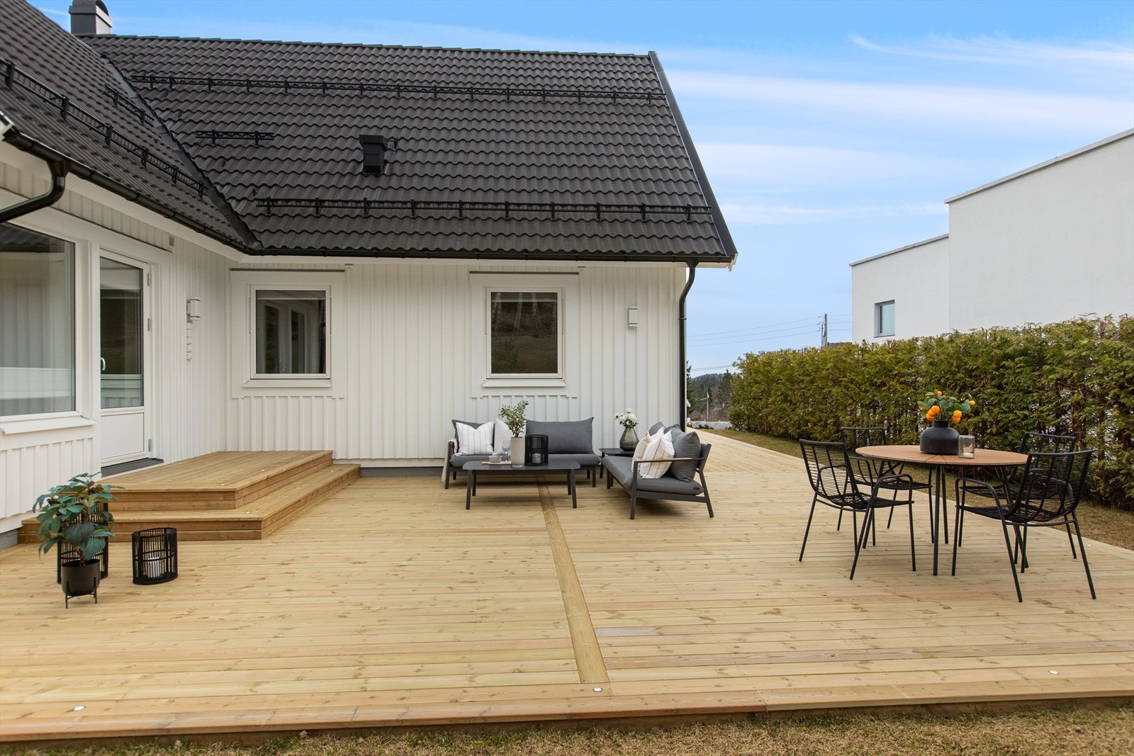 Ny terrasse på sør-, nord- og vestside av bolig høst 2025 Galleribilde