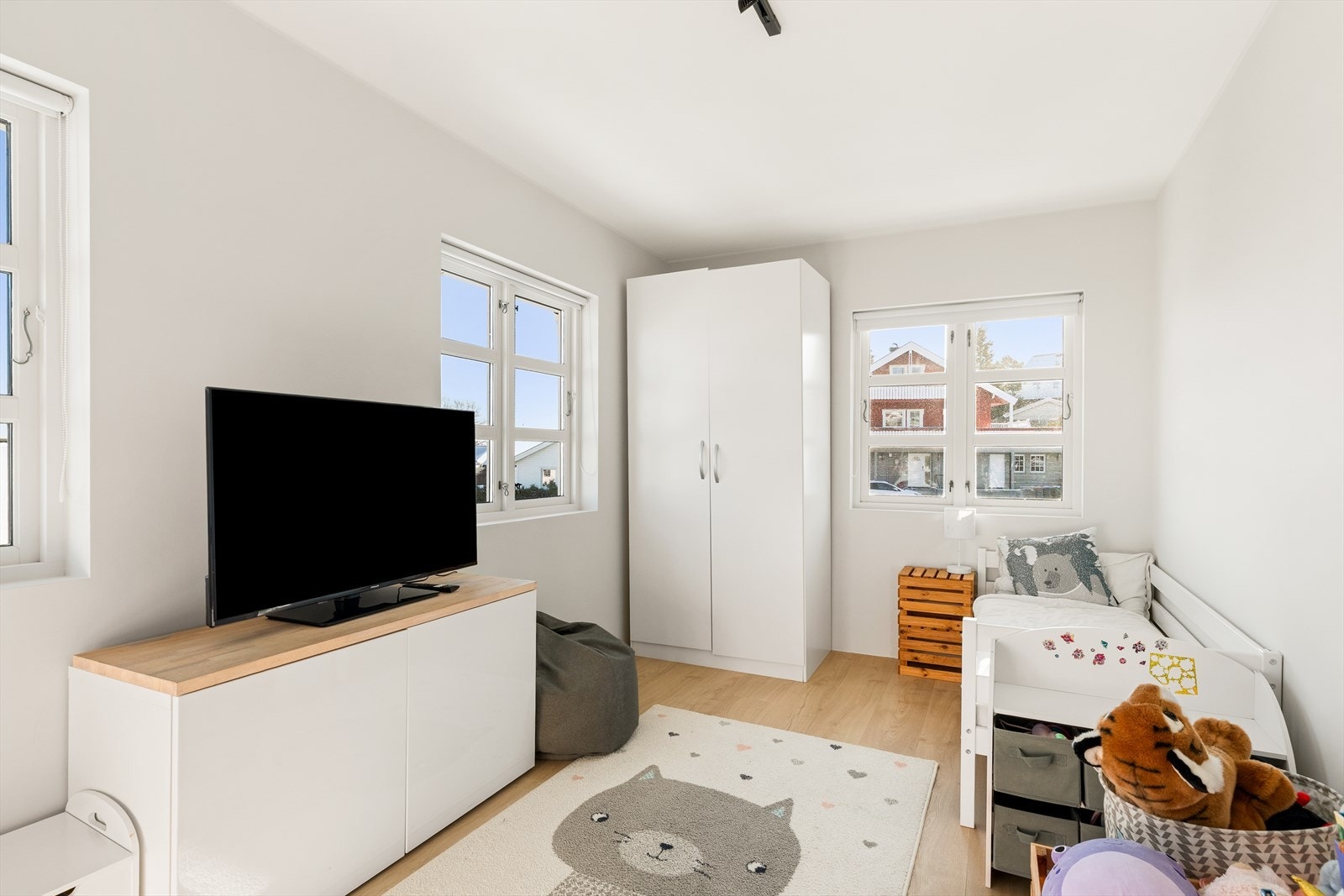 3 store soverom i husets 2.etasje Galleribilde