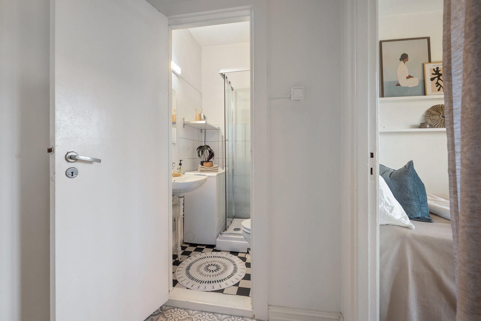 Fra entréen er det også adkomst til badet Galleribilde