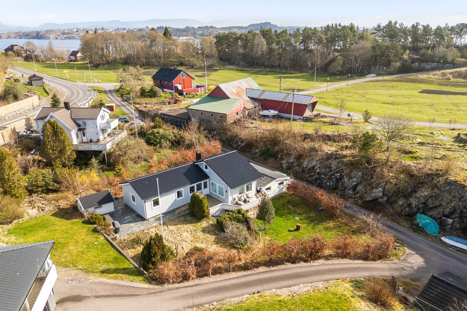 Velkommen til Limavågvegen 5 - Presentert av Thomas Oen i Eiendomsmegler Norge Galleribilde