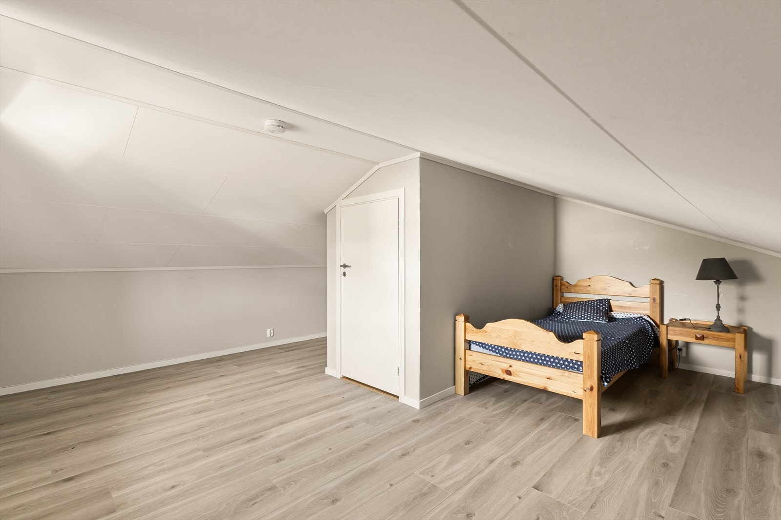 Bod på loft (ikke godkjent som soverom) Galleribilde