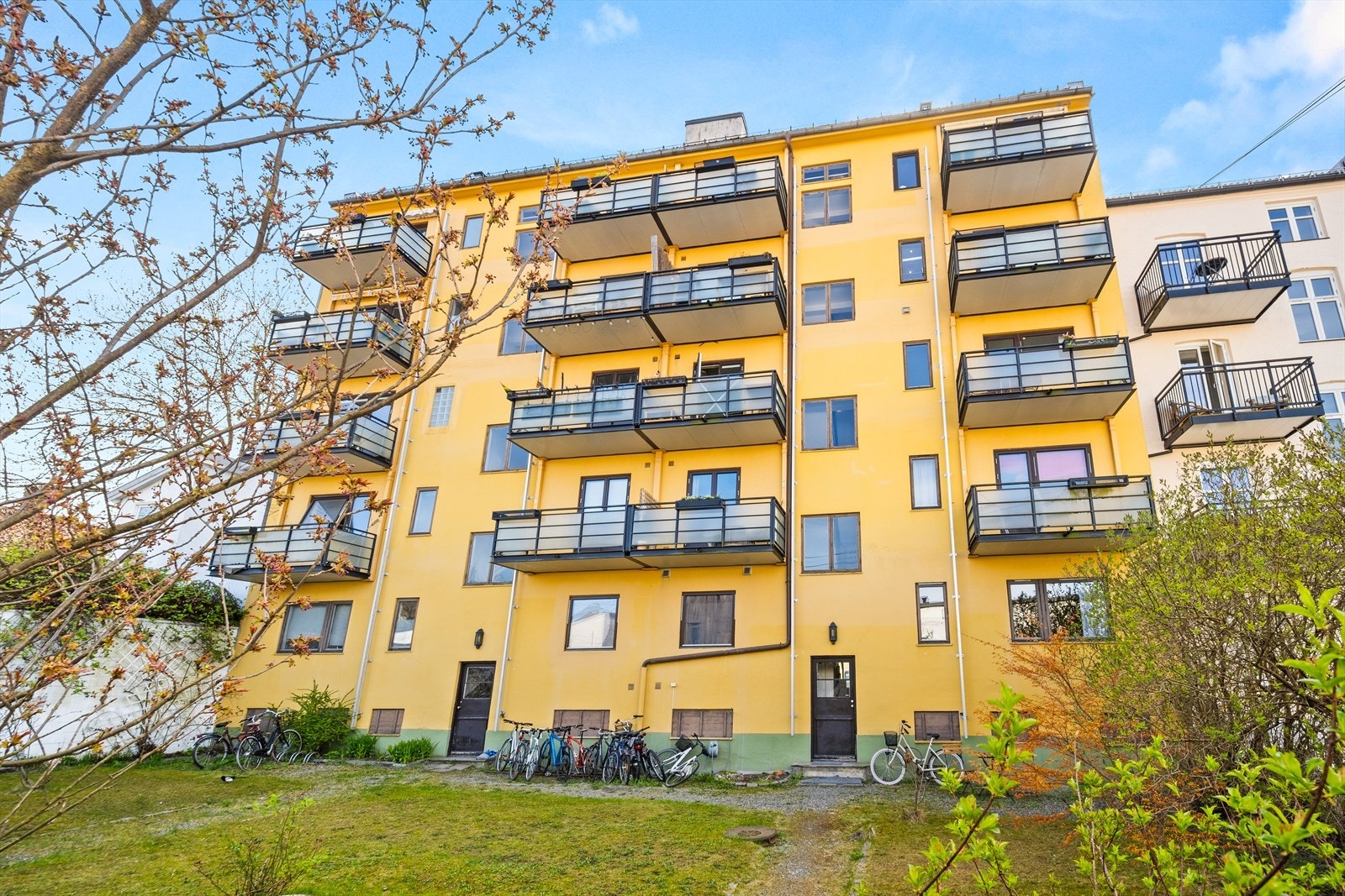 Fasade sett fra bakgård. Galleribilde