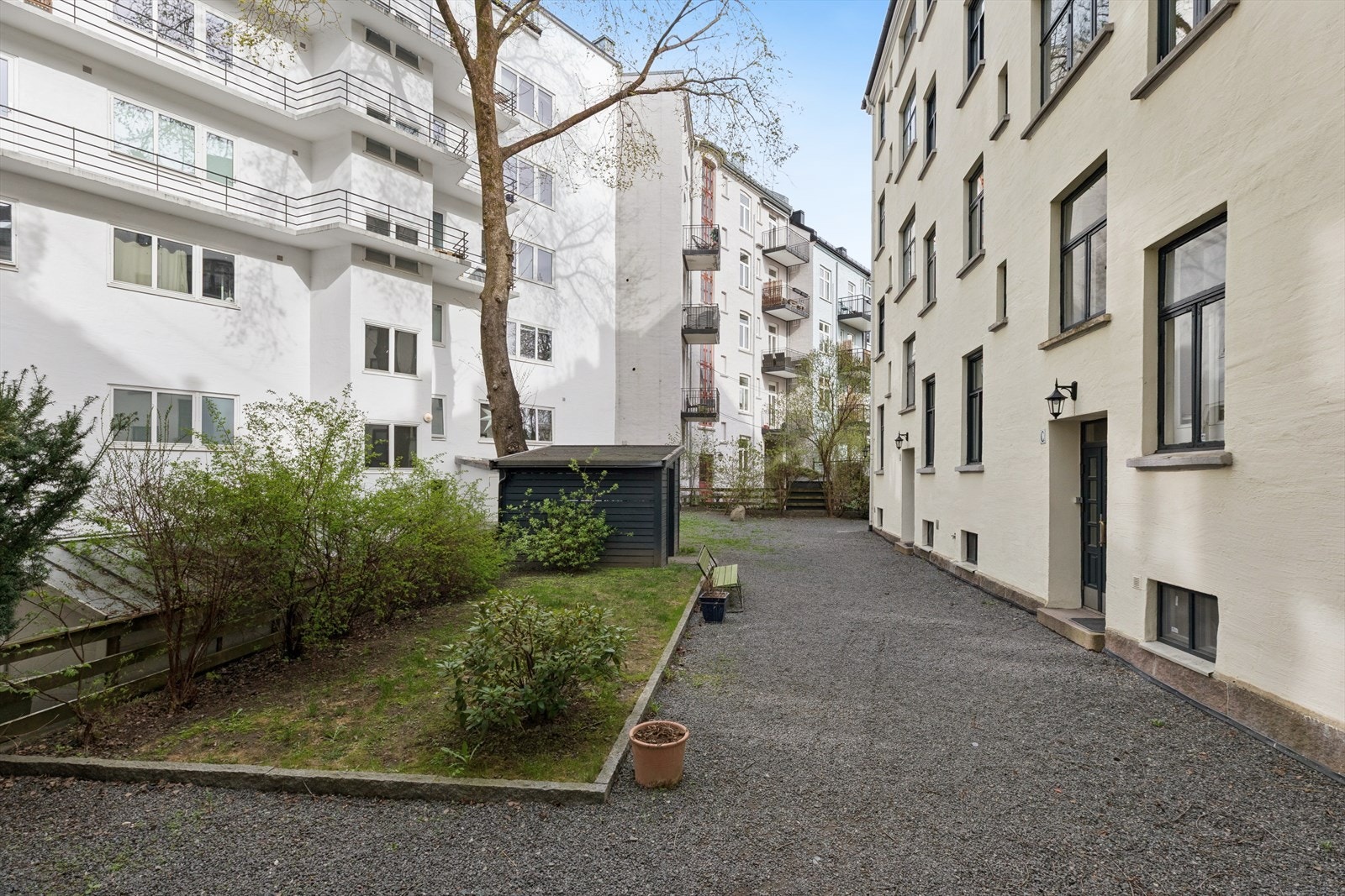 Meget pen opparbeidet velholdt bakgård. Galleribilde