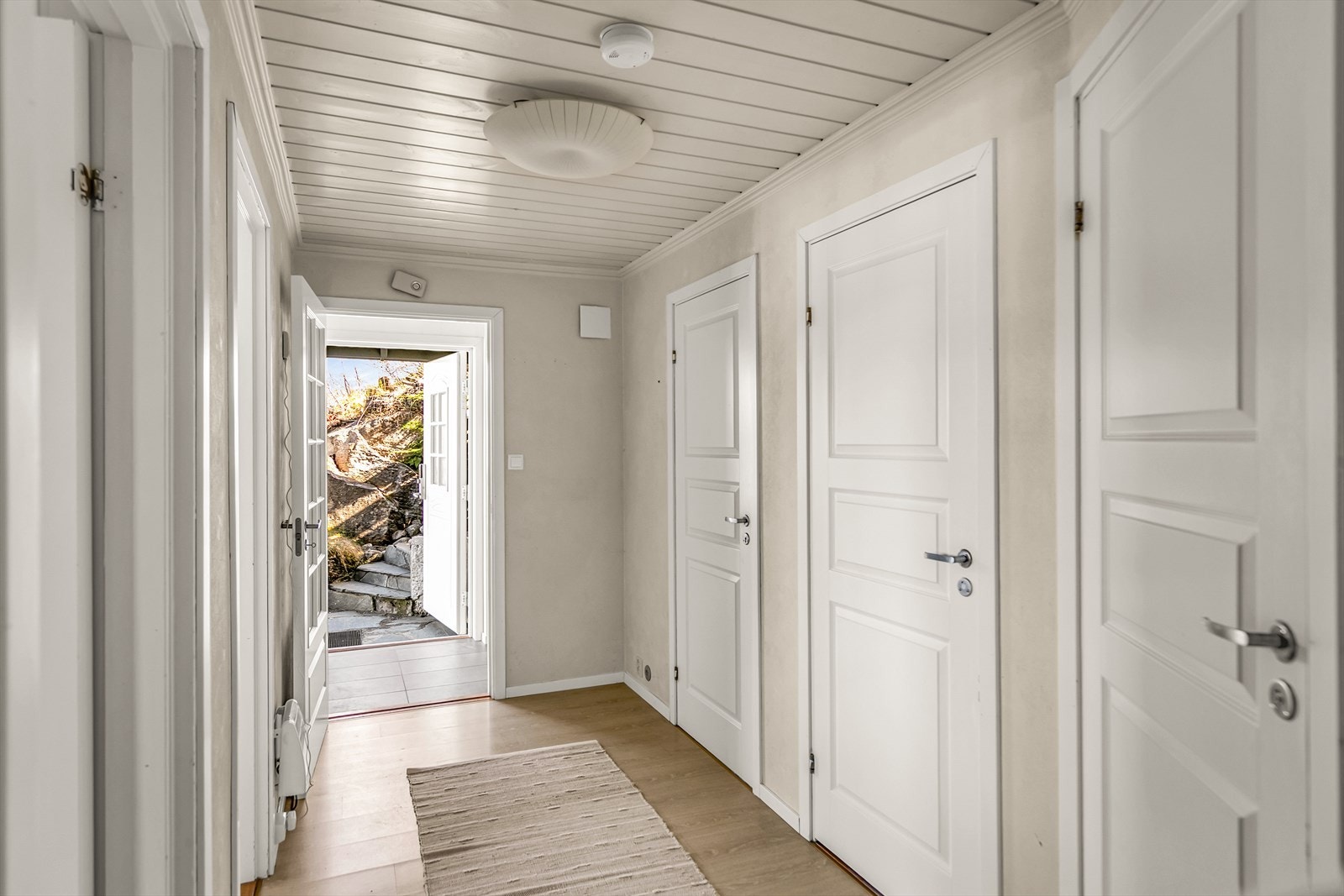I denne etasjen finnes gjeste-wc, bad samt to gode soverom Galleribilde