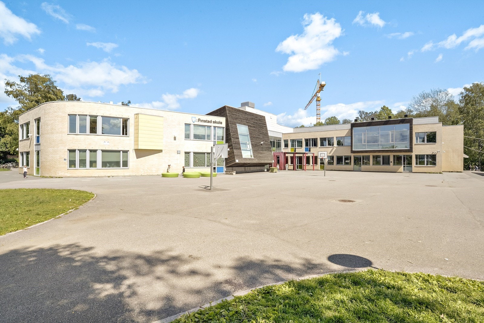 Finstad skole ligger i kort gangavstand fra boligen. Galleribilde