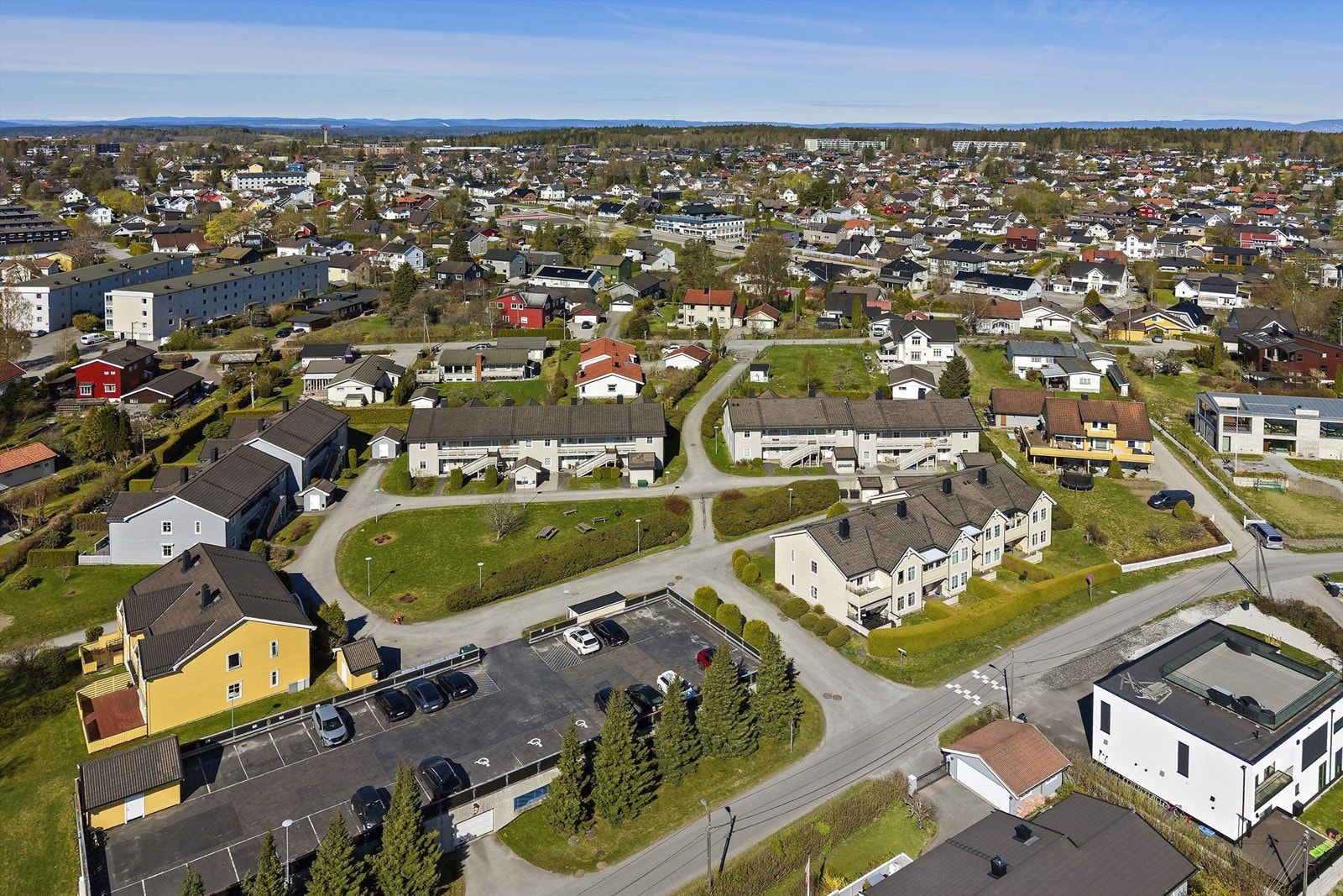 Gode rekreasjonsmuligheter i nærheten, med blant annet turterreng i Finstadskogen. Galleribilde